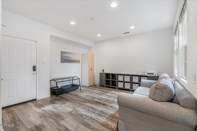 3027 N Oxnard Boulevard, Oxnard, CA 93036