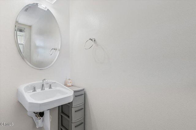 3027 N Oxnard Boulevard, Oxnard, CA 93036