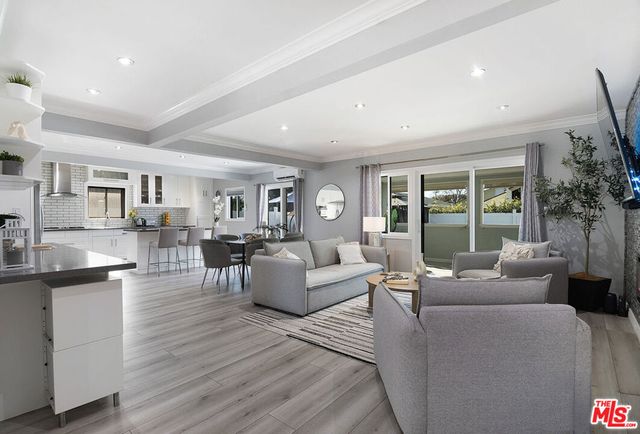 7735 Isis Avenue, Los Angeles, CA 90045