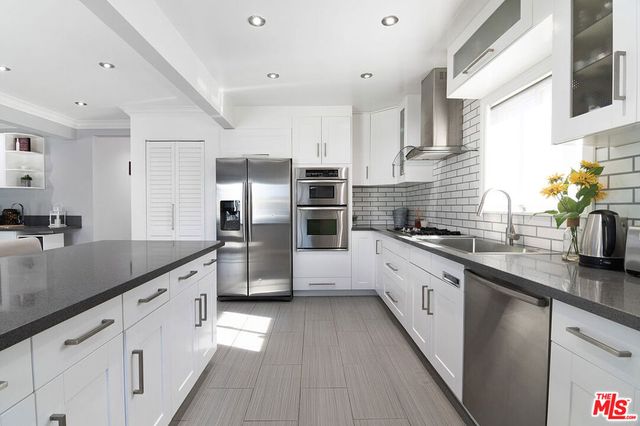 7735 Isis Avenue, Los Angeles, CA 90045