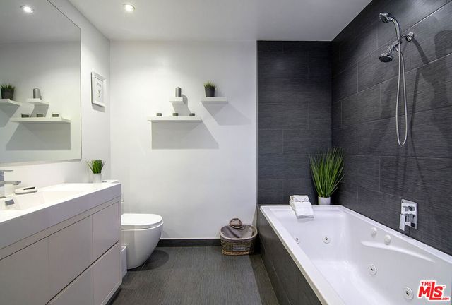 7735 Isis Avenue, Los Angeles, CA 90045