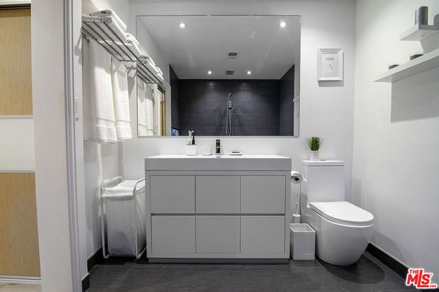 7735 Isis Avenue, Los Angeles, CA 90045