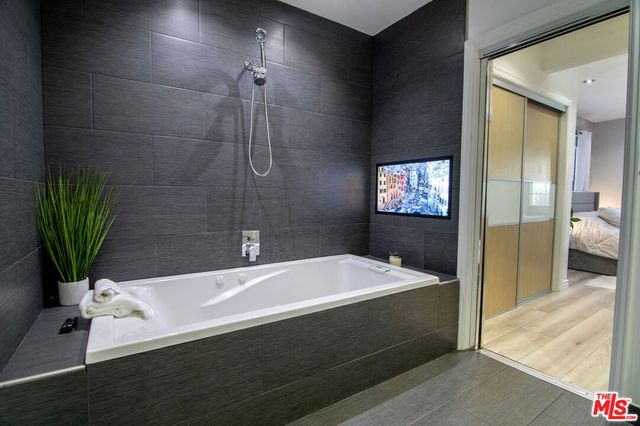 7735 Isis Avenue, Los Angeles, CA 90045