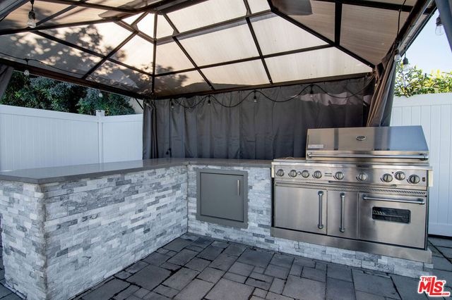 7735 Isis Avenue, Los Angeles, CA 90045