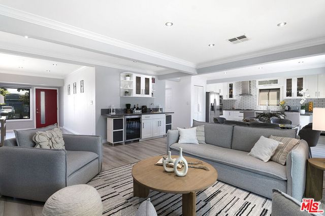 7735 Isis Avenue, Los Angeles, CA 90045