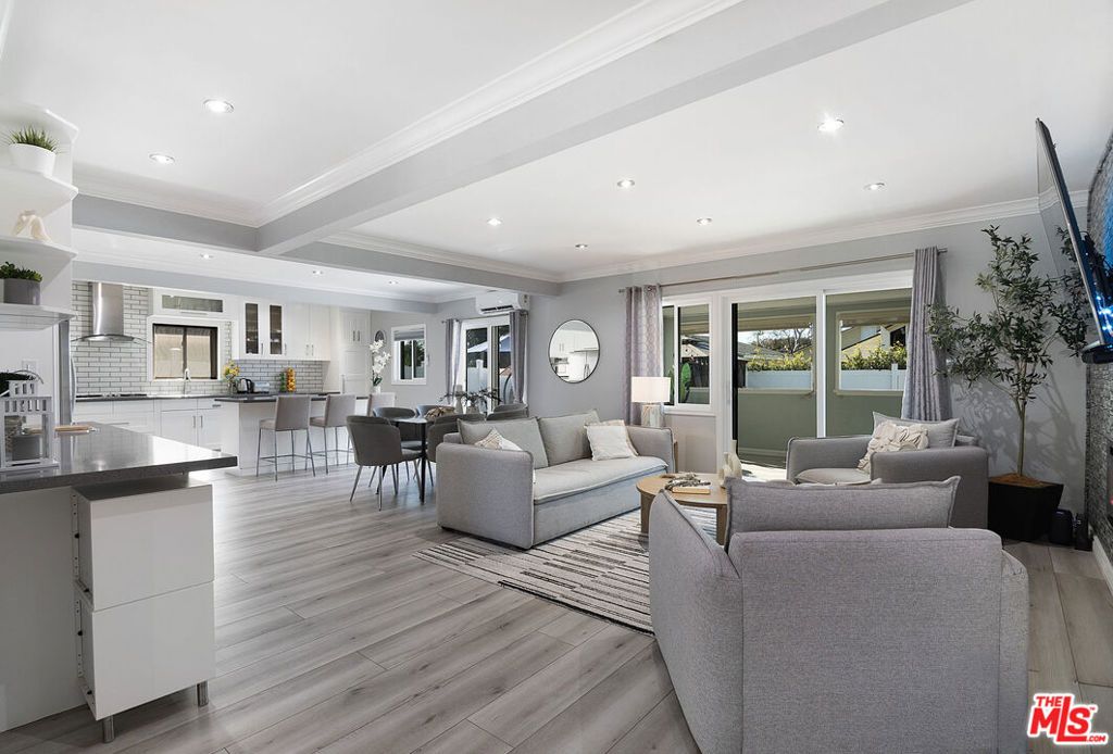 Image 11 of property listing at 7735 Isis Avenue, Los Angeles, CA 90045