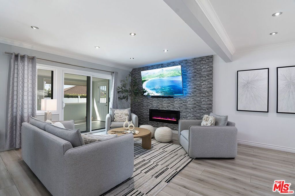 Image 14 of property listing at 7735 Isis Avenue, Los Angeles, CA 90045