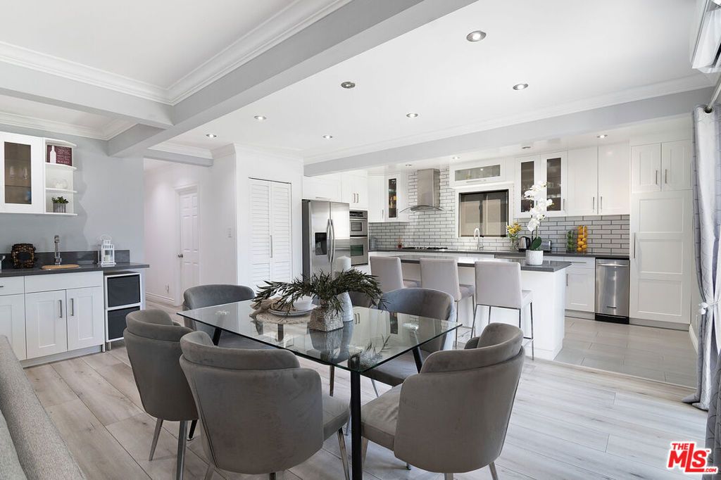 Image 16 of property listing at 7735 Isis Avenue, Los Angeles, CA 90045