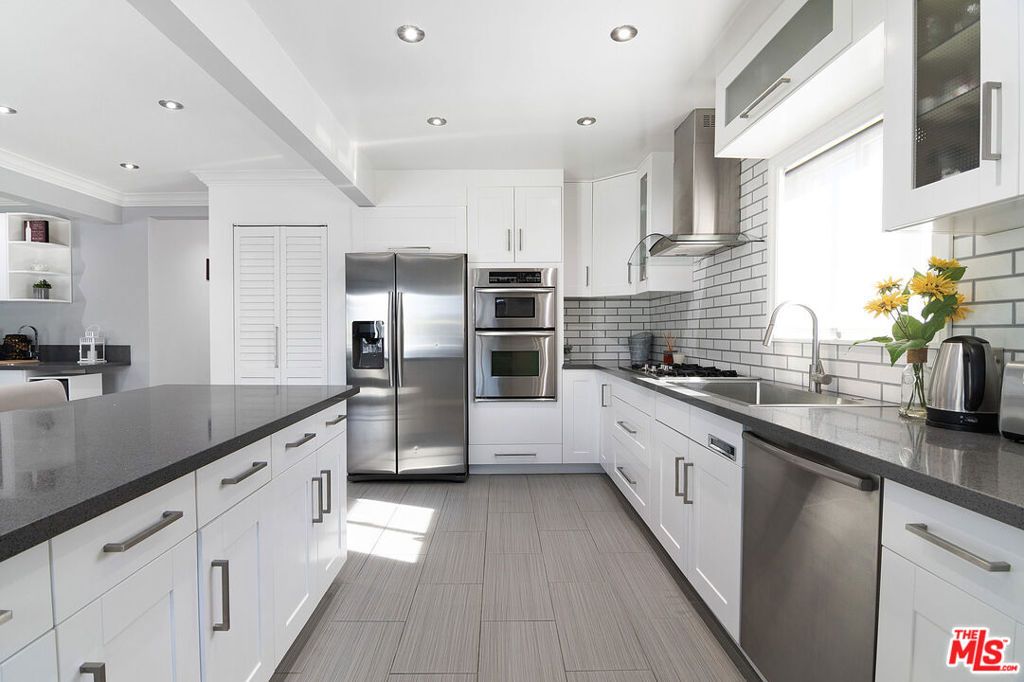 Image 19 of property listing at 7735 Isis Avenue, Los Angeles, CA 90045