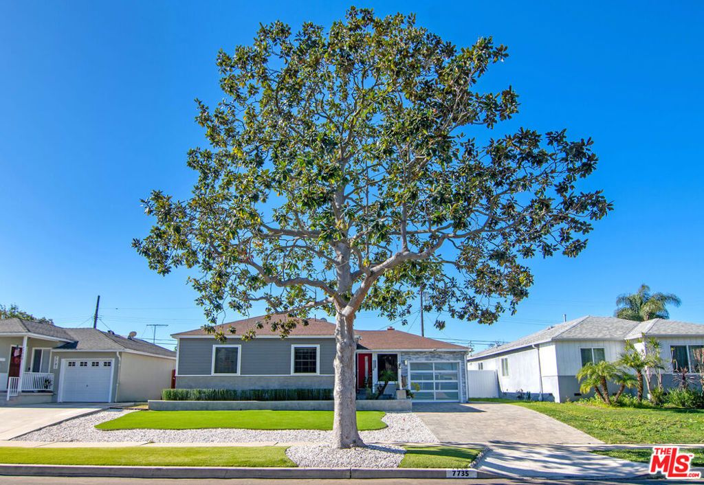 Image 4 of property listing at 7735 Isis Avenue, Los Angeles, CA 90045