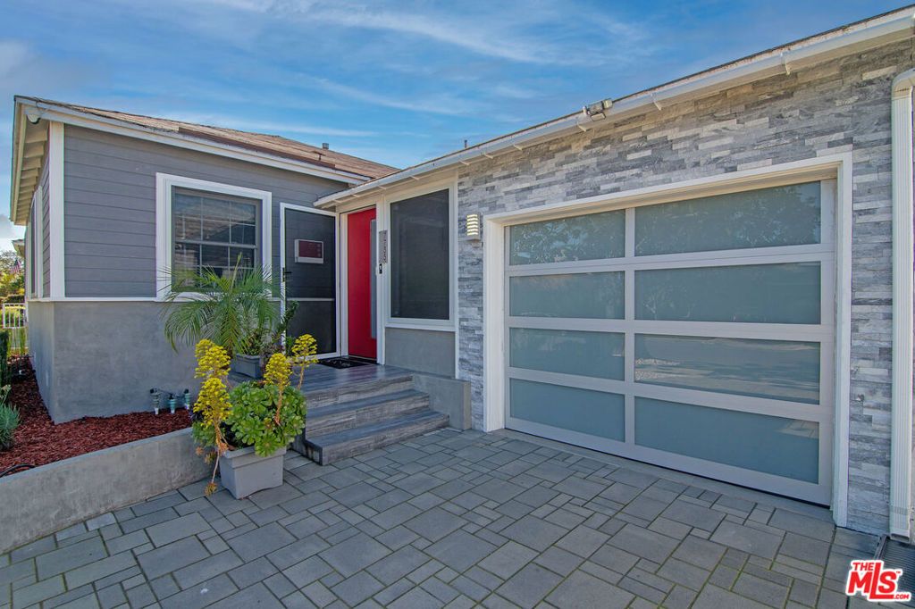 Image 6 of property listing at 7735 Isis Avenue, Los Angeles, CA 90045