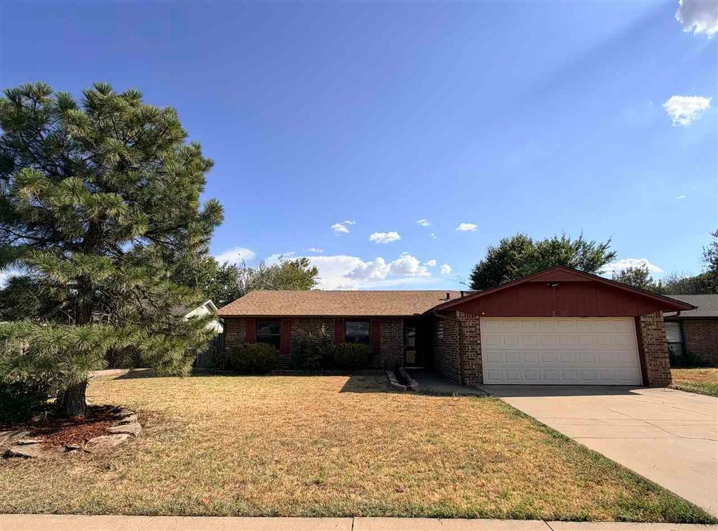 7122 NW Birch Pl, Lawton, OK 73505