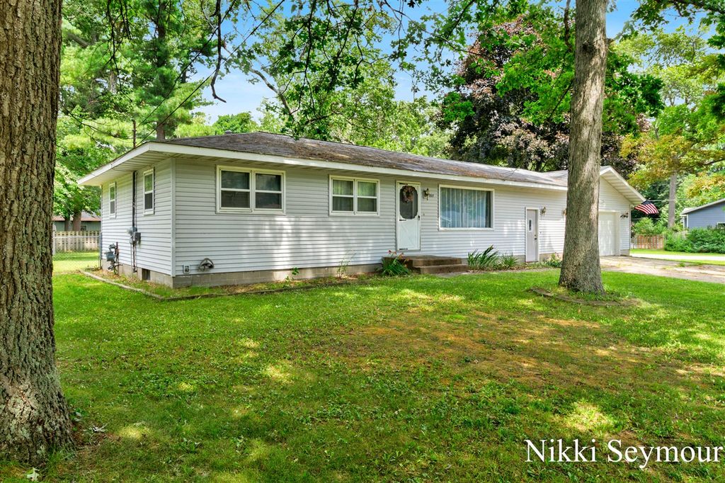 7717 N Carefree Drive, Whitehall, MI 49461