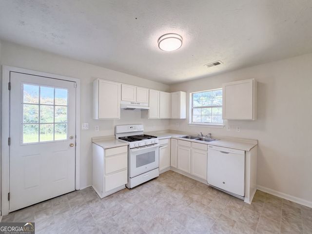 5721 Blackberry Row, Ellenwood, GA 30294