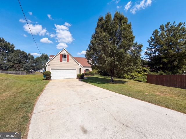 5721 Blackberry Row, Ellenwood, GA 30294