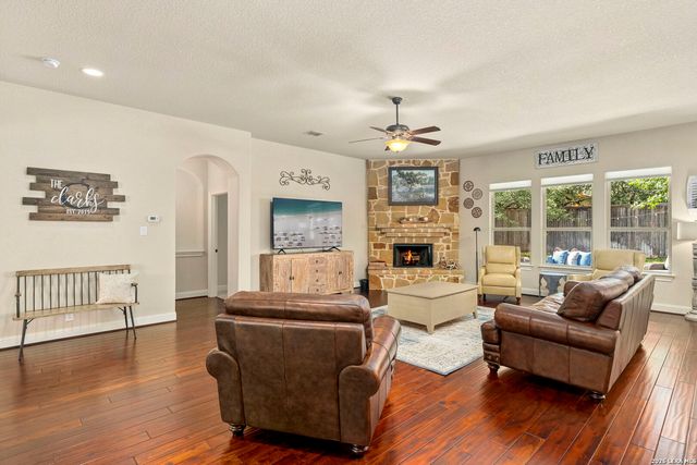 8419 SILENT CRK, San Antonio, TX 78255