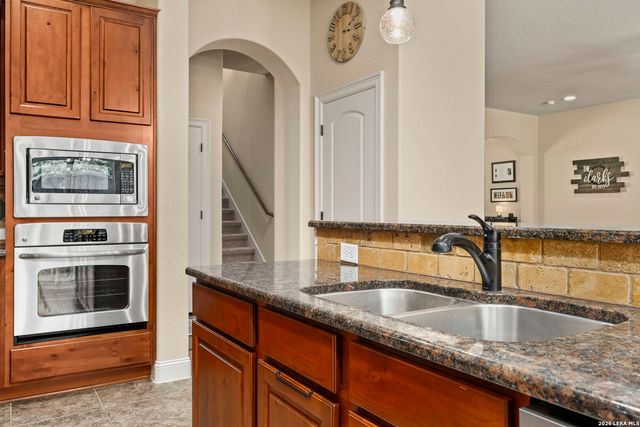 8419 SILENT CRK, San Antonio, TX 78255