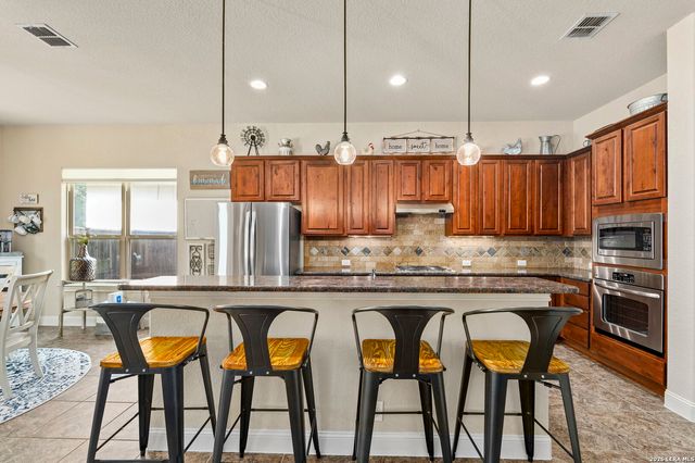 8419 SILENT CRK, San Antonio, TX 78255