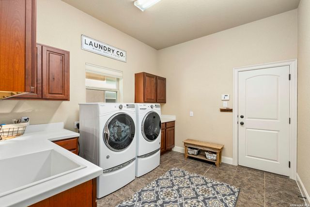 8419 SILENT CRK, San Antonio, TX 78255