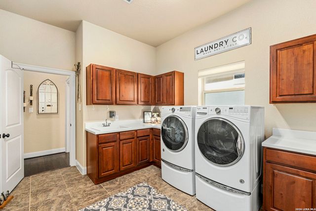 8419 SILENT CRK, San Antonio, TX 78255