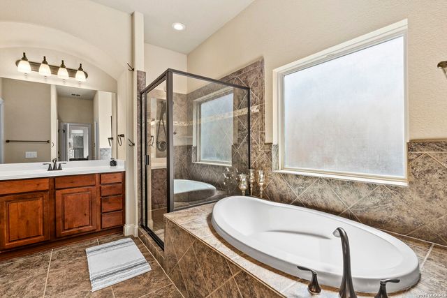 8419 SILENT CRK, San Antonio, TX 78255
