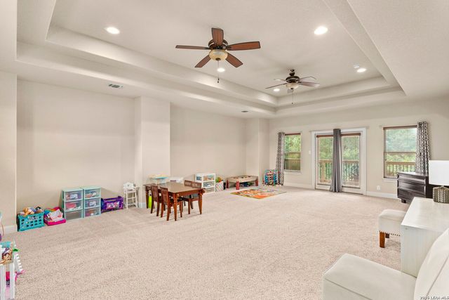 8419 SILENT CRK, San Antonio, TX 78255