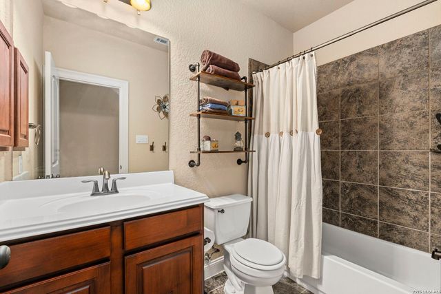 8419 SILENT CRK, San Antonio, TX 78255