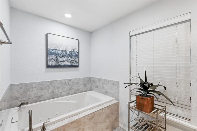 919 Green Hills Road, Duncanville, TX 75137