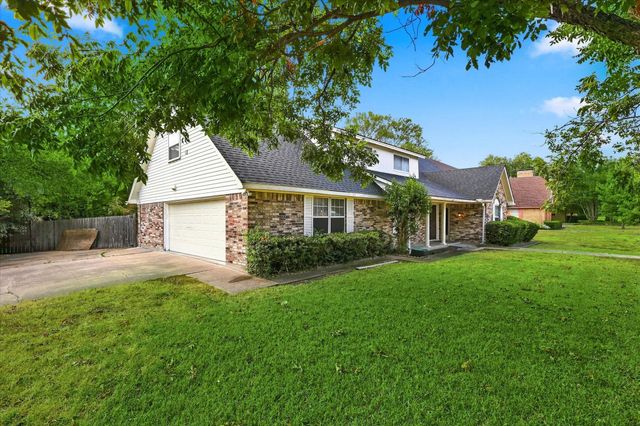 919 Green Hills Road, Duncanville, TX 75137