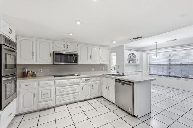 919 Green Hills Road, Duncanville, TX 75137