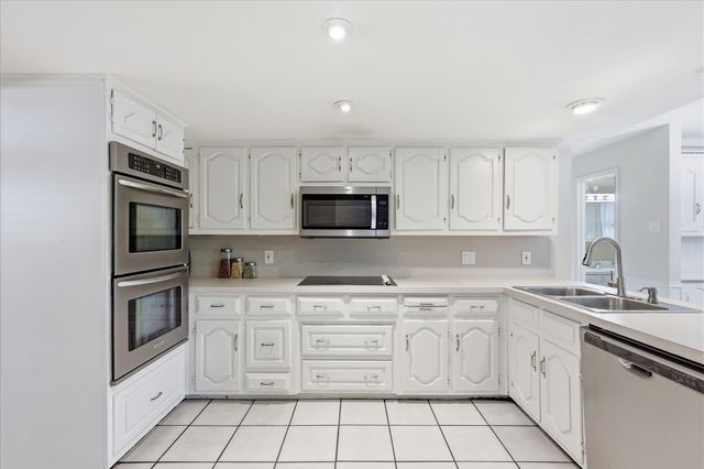 919 Green Hills Road, Duncanville, TX 75137