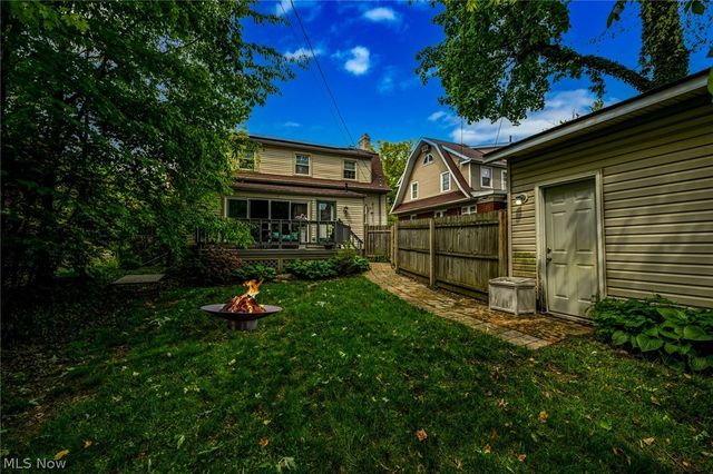 1390 Delia Avenue, Akron, OH 44320