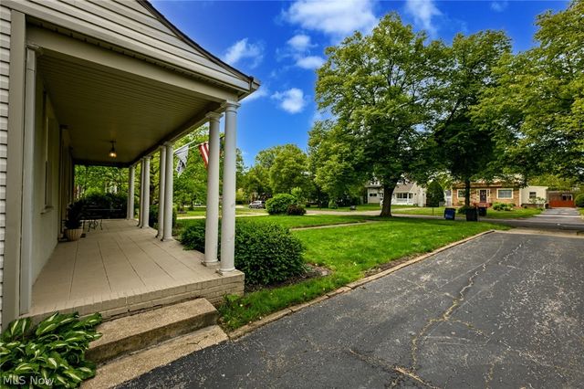 1390 Delia Avenue, Akron, OH 44320