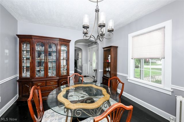 1390 Delia Avenue, Akron, OH 44320