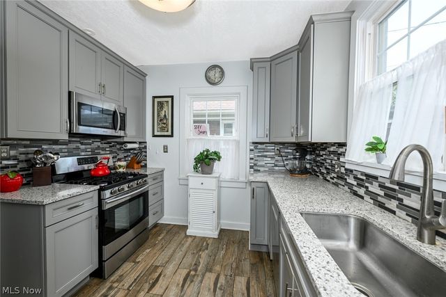 1390 Delia Avenue, Akron, OH 44320