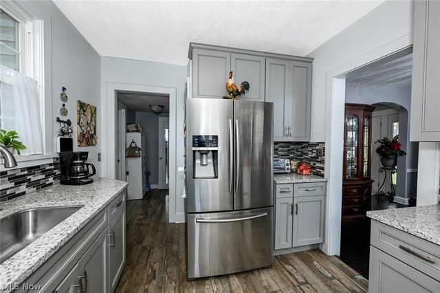 1390 Delia Avenue, Akron, OH 44320