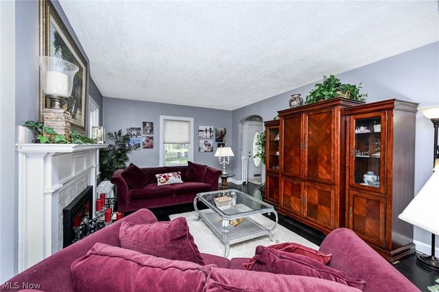 1390 Delia Avenue, Akron, OH 44320