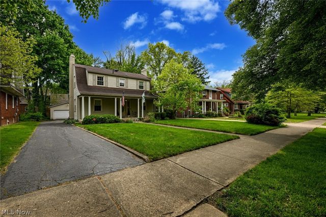 1390 Delia Avenue, Akron, OH 44320