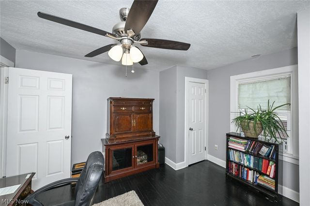 1390 Delia Avenue, Akron, OH 44320