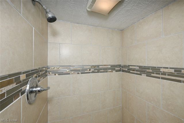 1390 Delia Avenue, Akron, OH 44320