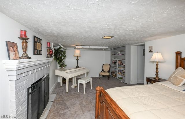 1390 Delia Avenue, Akron, OH 44320