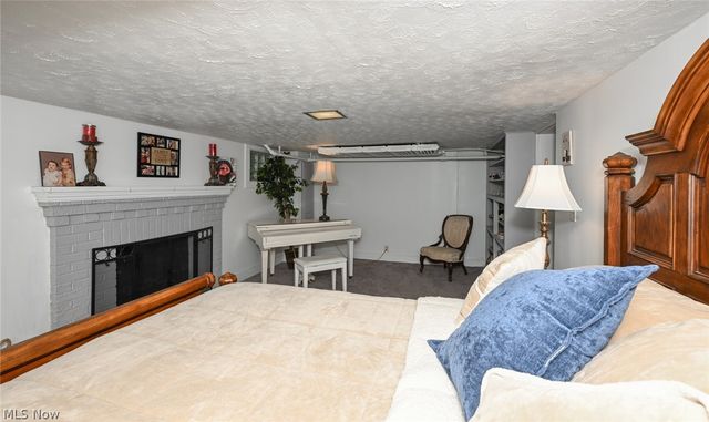 1390 Delia Avenue, Akron, OH 44320