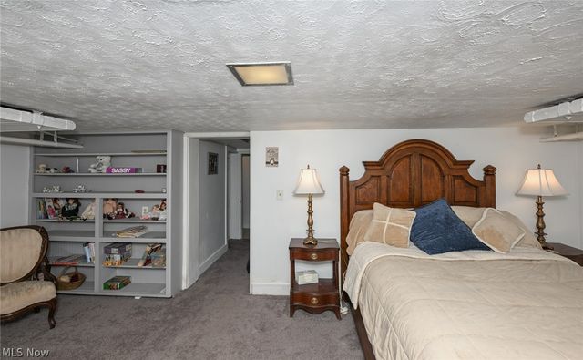 1390 Delia Avenue, Akron, OH 44320