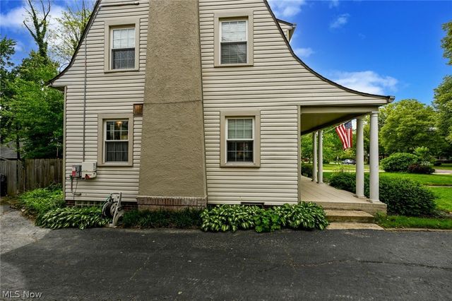 1390 Delia Avenue, Akron, OH 44320