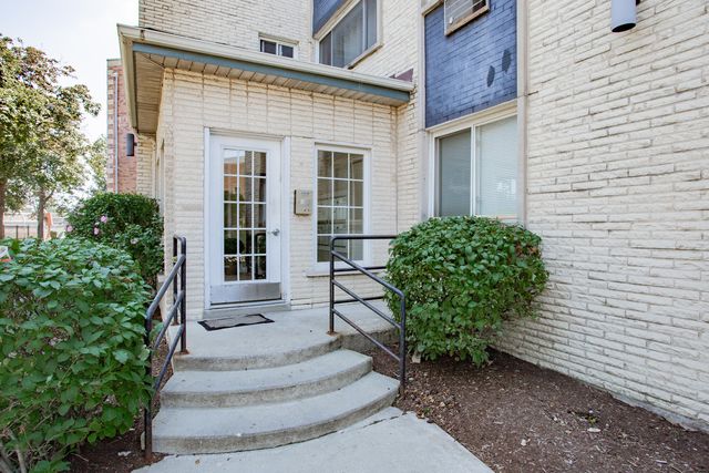 4976 N MILWAUKEE Avenue 201, Chicago, IL 60630