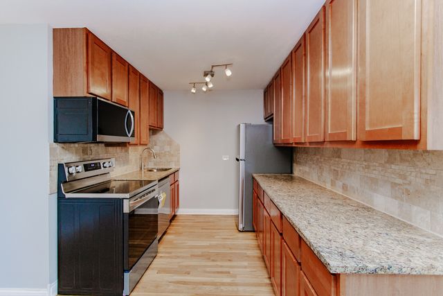 4976 N MILWAUKEE Avenue 201, Chicago, IL 60630