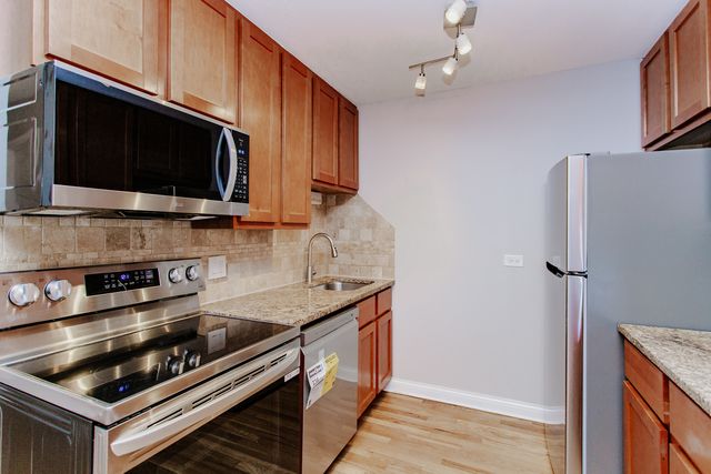 4976 N MILWAUKEE Avenue 201, Chicago, IL 60630