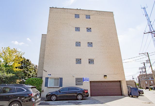 4976 N MILWAUKEE Avenue 201, Chicago, IL 60630