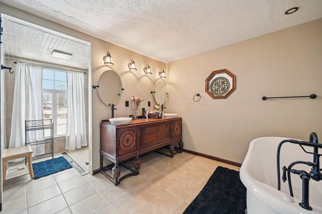 11295 Pickerington Road NW, Pickerington, OH 43147