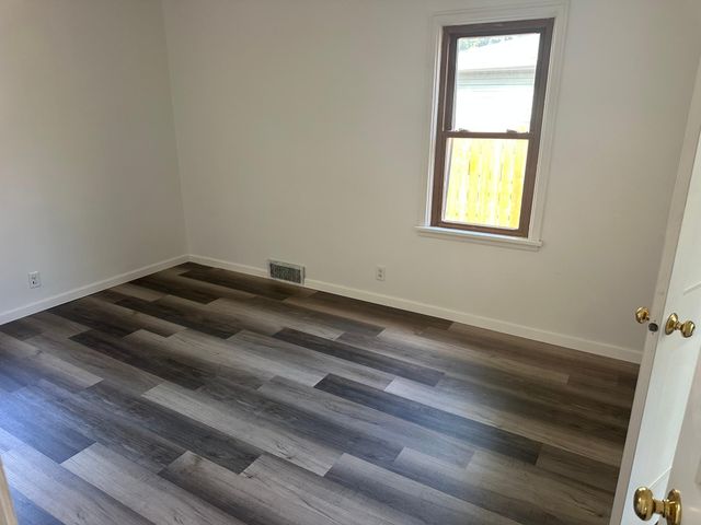 919 3rd Street E, Saint Paul, MN 55106